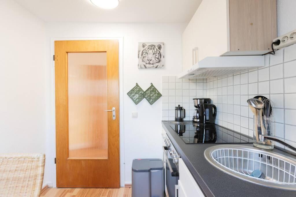 - 3-Bedroom Apartment Luxury: Central & Spacious In Duisburg & Big Tv And Kitchen - ภายนอก รูปภาพ